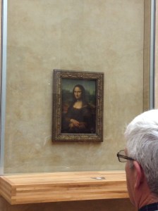 Mobs Lisa is actually quite a small painting, yet attracts huge crowds.