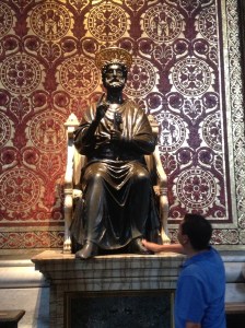 This rebel worshipper decided to touch the other foot instead of the traditional one. St Peter's left foot still have distinguishable toes. 